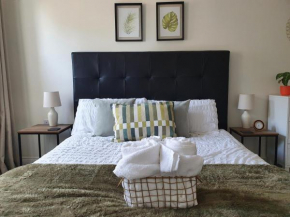Spacious, bright flat near town centre, parking